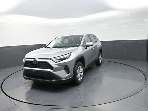 Used 2025 Toyota RAV4 LE AWD/4WD image 28