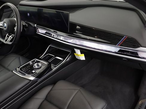 Certified 2025 BMW 740i xDrive w/ Premium Package image 21