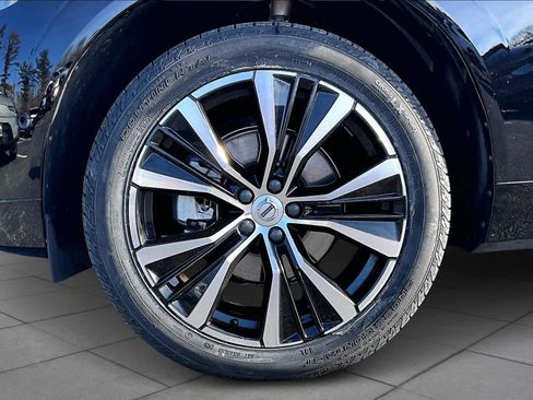 Certified 2023 Volvo XC60 B5 Plus w/ Climate Package image 9