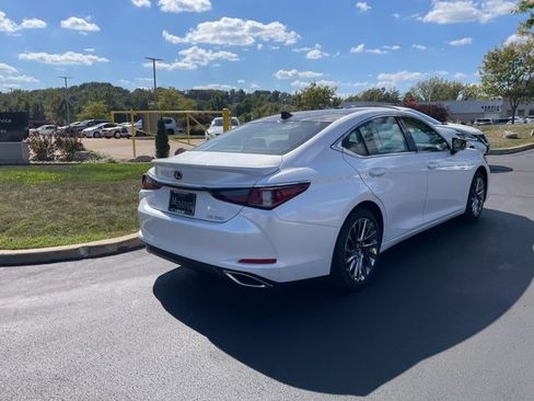 New 2025 Lexus ES 350 Ultra Luxury image 3