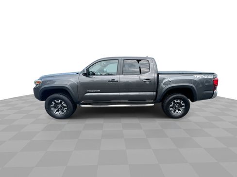 Used 2018 Toyota Tacoma TRD Off-Road AWD/4WD image 5