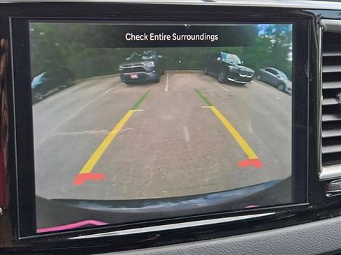 Used 2023 Chrysler Pacifica Touring-L FWD image 12