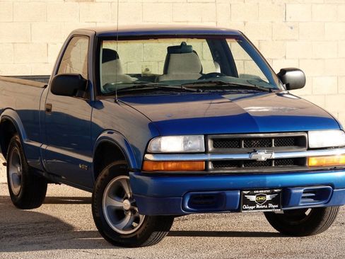 Used 2000 Chevrolet S10 Pickup LS w/ Preferred Equipment Group image 24