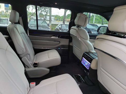 Used 2026 Jeep Grand Wagoneer Summit w/ Premium Group III AWD/4WD image 21