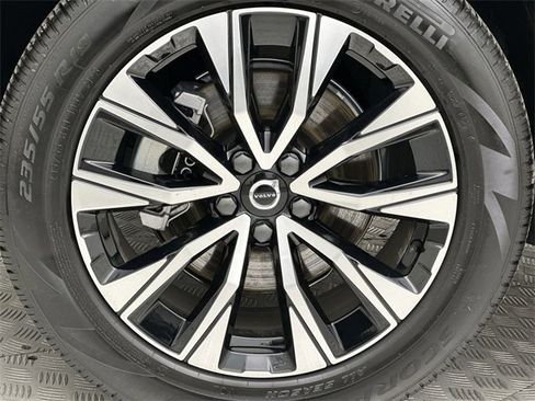 Certified 2025 Volvo XC60 B5 Plus image 10