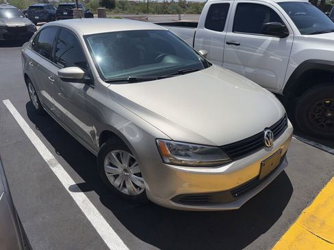 Used 2014 Volkswagen Jetta SE FWD image 3