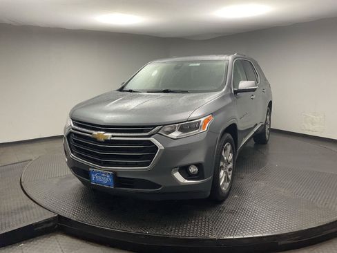 Used 2020 Chevrolet Traverse Premier FWD image 3
