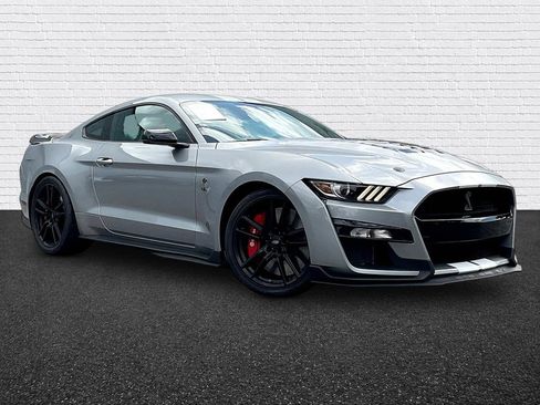 Used 2020 Ford Mustang Shelby GT500 w/ Technology Package RWD image 3