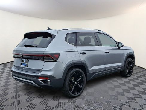 New 2025 Volkswagen Taos SEL image 4