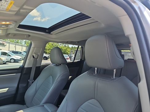 Used 2023 Toyota Highlander XLE FWD image 16