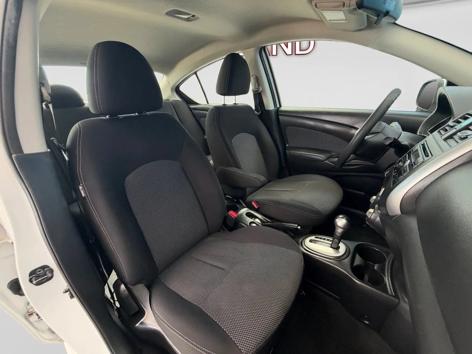 Used 2014 Nissan Versa SV FWD image 24