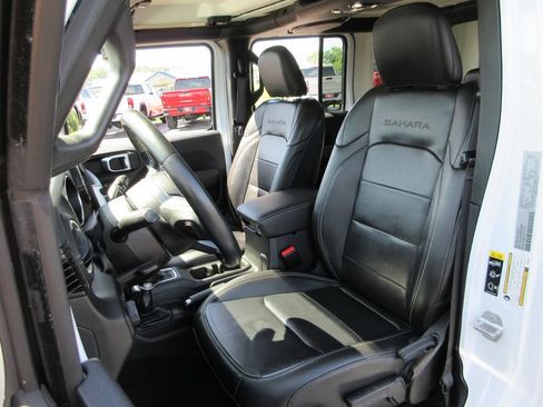 Used 2023 Jeep Wrangler Unlimited Sahara w/ LED Lighting Group AWD/4WD image 19