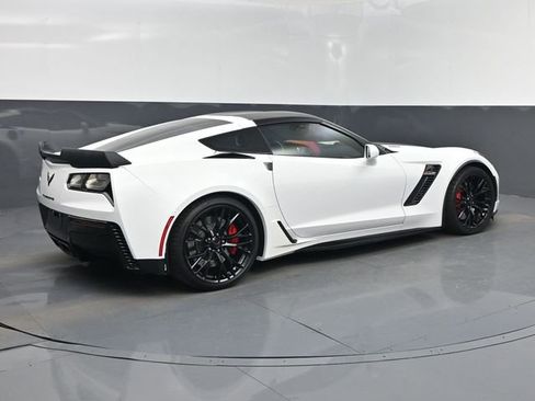 Used 2016 Chevrolet Corvette Z06 w/ 3LZ Preferred Equipment Group RWD image 3