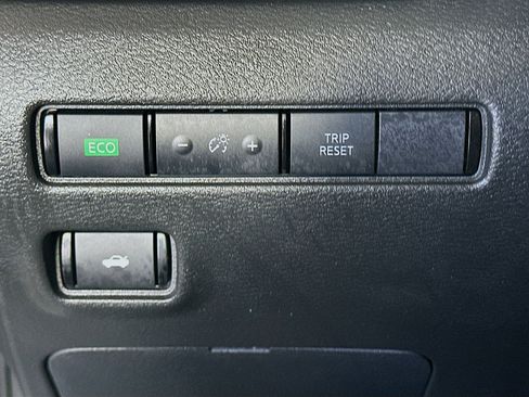 Used 2024 Nissan Sentra S image 16