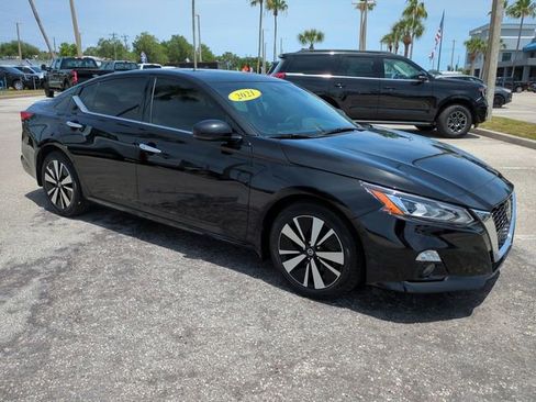Used 2021 Nissan Altima 2.5 SL FWD image 2