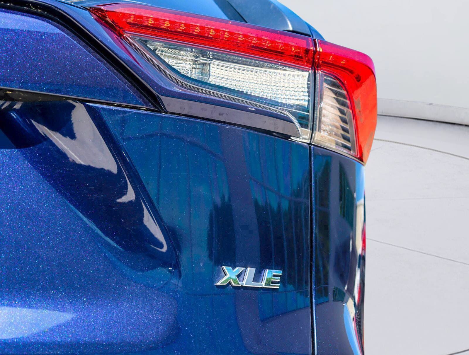 Used 2023 Toyota RAV4 XLE w/ Convenience Package FWD image 5