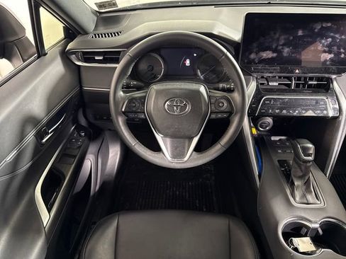 Used 2023 Toyota Venza XLE image 19