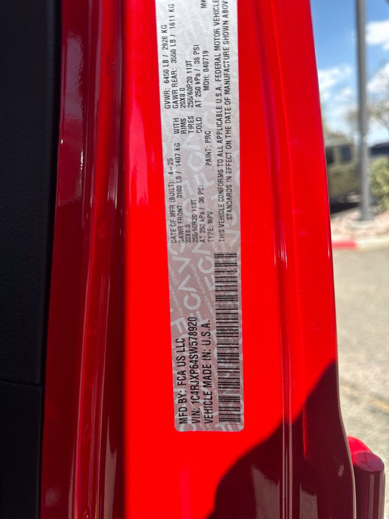 Used 2025 Jeep Wrangler Unlimited Sahara w/ Safety Group AWD/4WD image 18