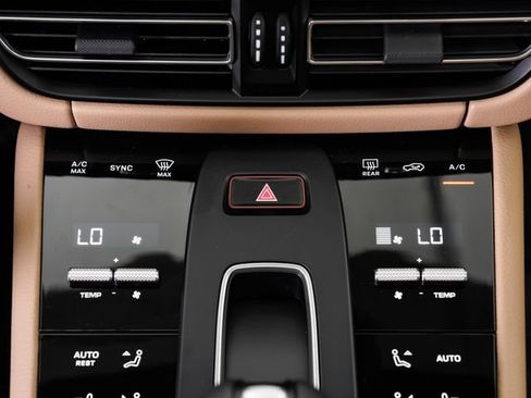 Certified 2026 Porsche Macan AWD/4WD image 19