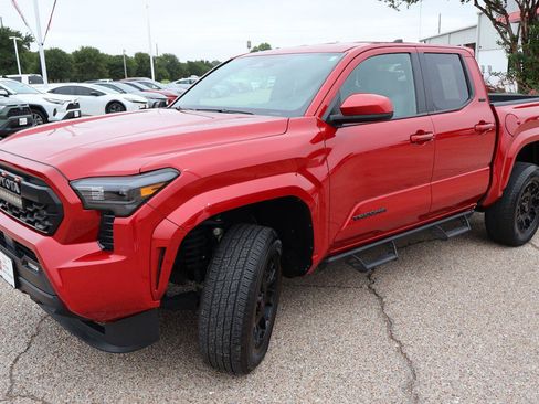 Used 2025 Toyota Tacoma SR5 AWD/4WD image 7