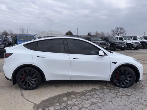 Used 2024 Tesla Model Y Performance image 5