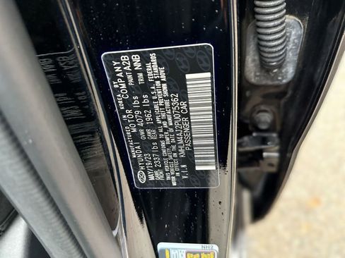 Used 2023 Hyundai Elantra Blue image 25