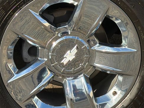 Used 2019 Chevrolet Tahoe LT w/ LT Signature Package image 6