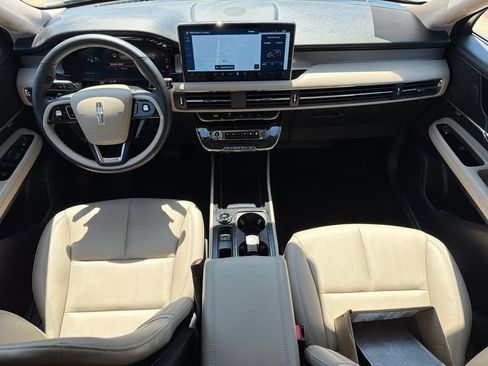 Used 2025 Lincoln Corsair FWD image 18