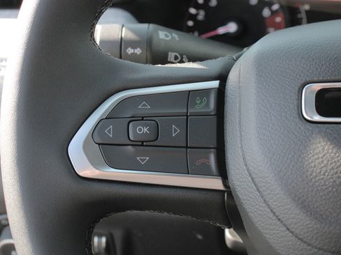 New 2026 Jeep Compass Latitude image 9