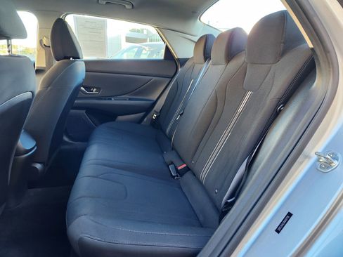 Certified 2022 Hyundai Elantra SEL w/ Convenience Package image 28