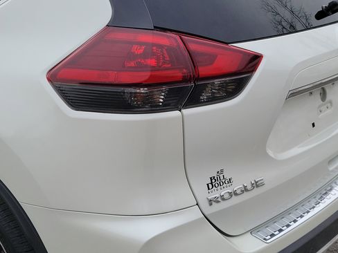 Used 2019 Nissan Rogue SV w/ Sun & Sound Touring Package image 11