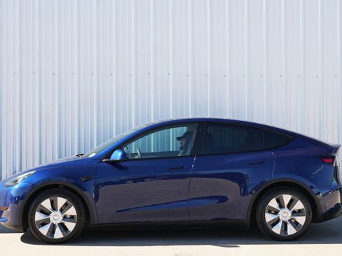 Used 2022 Tesla Model Y Long Range image 48