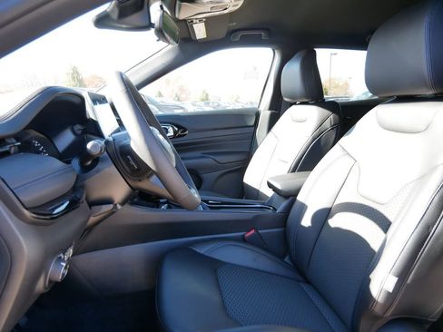 New 2026 Jeep Compass Latitude AWD/4WD image 32