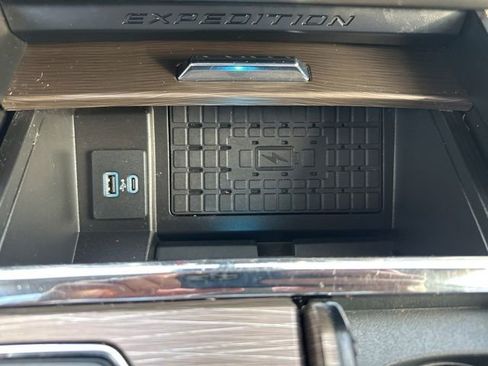 Used 2024 Ford Expedition Limited image 38