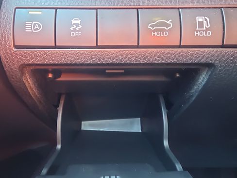 Used 2019 Toyota Camry XSE FWD image 31
