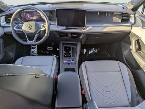 New 2026 Volkswagen Tiguan SE R-Line FWD image 10