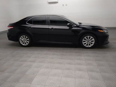 Used 2018 Toyota Camry LE FWD image 11