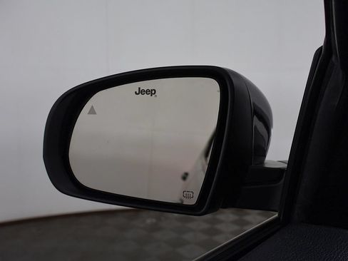 Used 2024 Jeep Compass Latitude w/ Sun and Sound Group AWD/4WD image 36