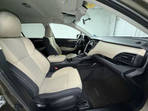 Used 2021 Subaru Outback Premium image 5