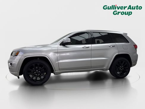 Used 2021 Jeep Grand Cherokee Laredo X AWD/4WD image 2