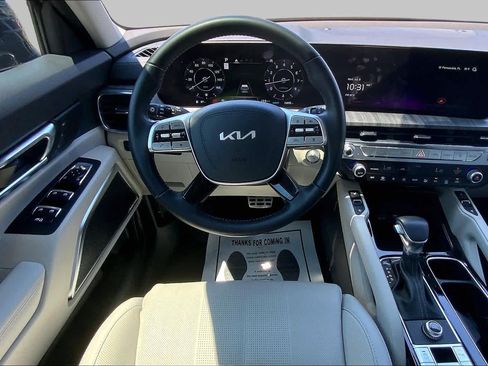 Used 2025 Kia Telluride SX w/ SX Captain's Chair Package FWD image 6