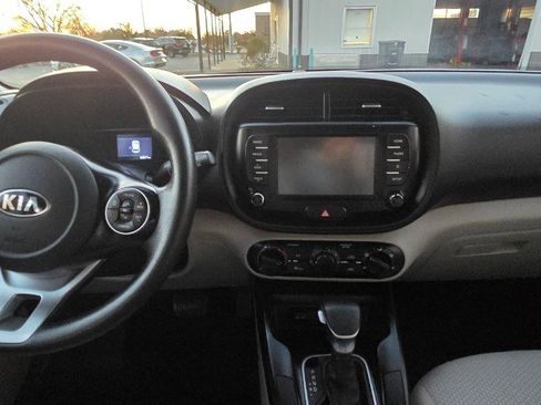 Used 2020 Kia Soul LX image 11