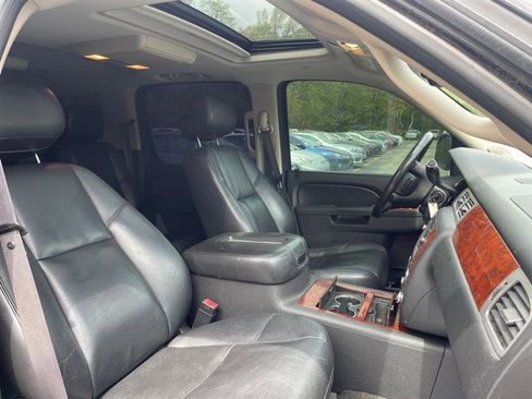 Used 2011 Chevrolet Suburban LTZ AWD/4WD image 14