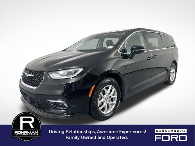 Used 2024 Chrysler Pacifica Touring-L FWD image 2