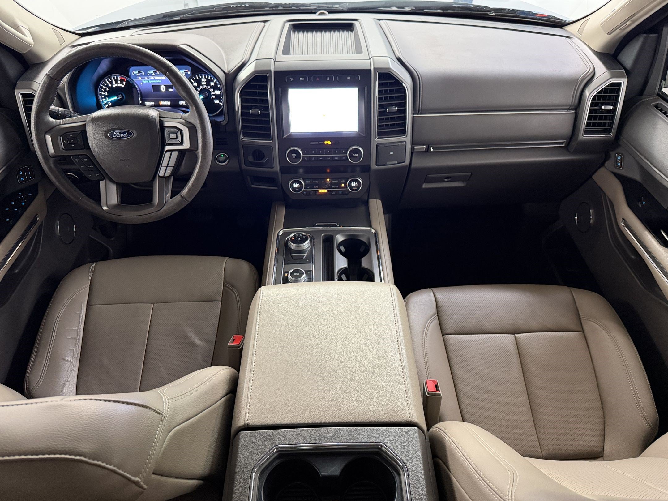 Used 2020 Ford Expedition XLT w/ Equipment Group 202A AWD/4WD image 16