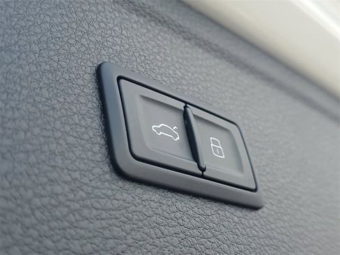 Used 2023 Audi Q5 2.0T Prestige image 9