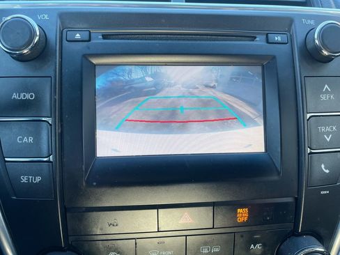 Used 2016 Toyota Camry SE image 10