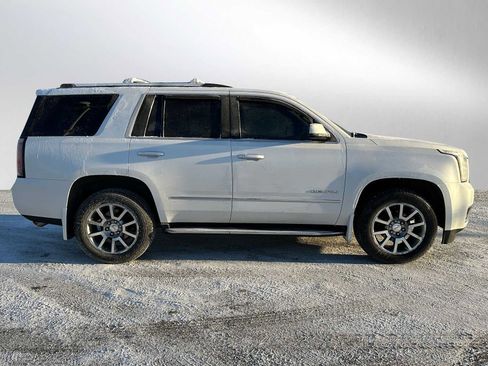 Used 2017 GMC Yukon Denali image 2
