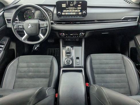 Used 2024 Mitsubishi Outlander SE image 17