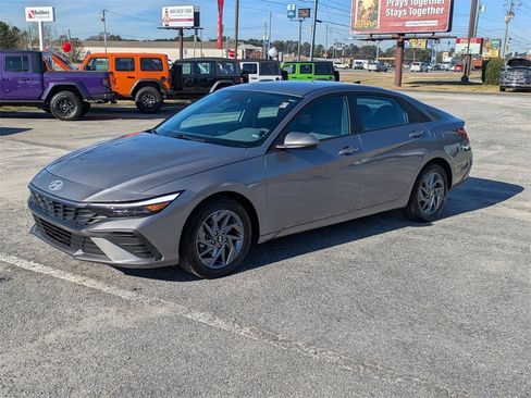 Used 2024 Hyundai Elantra SEL image 8